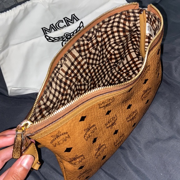 Mcm Pouch with Dust Bag - Picture 6 of 6